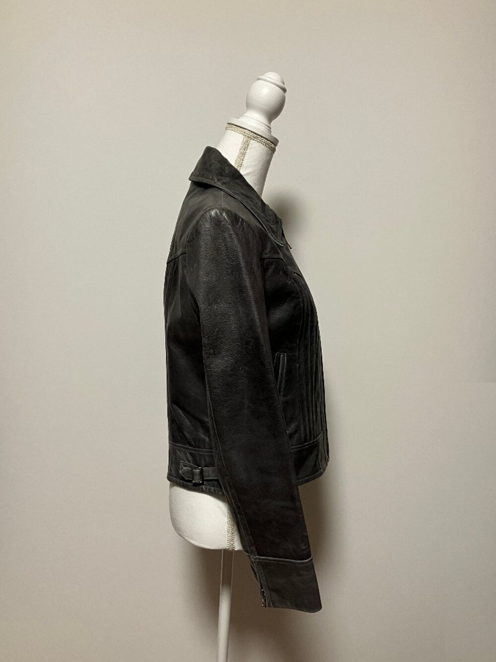 Vintage Guess Women's Genuine Leather Jacket, Size Medium, Black, Y2K, Moto - Picture 3 of 10